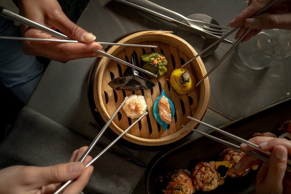 Quels sont les secrets pour réussir à intégrer des plats de tapas japonaises dans un menu de bar?